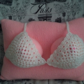 Подушка - женская грудь