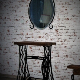 Стол с зеркалом