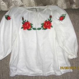 Вышитые платья, блузы