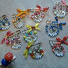 Именные булавки для малышей.