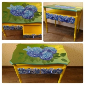 Столик с ручной росписью