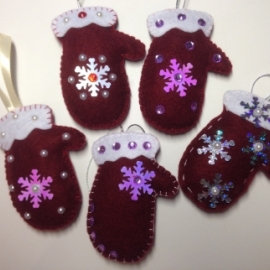 Варежка на елку