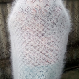 Пуховый платок ажурный белый