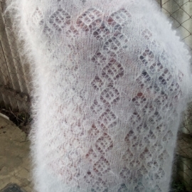 Пуховый платок ажурный белый