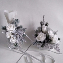 Подвеска на бутылку или подарок из роз ручной работы и конфет