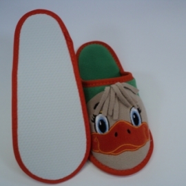 Детские тапочки с вышивкой.