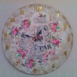 Настенные часы тема :"Франция" на деревянной основе