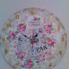 Настенные часы тема :"Франция" на деревянной основе