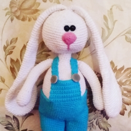 Зайка амигуруми