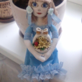 Девушка с корзинкой