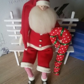 Санта с карамелью