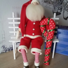 Санта с карамелью