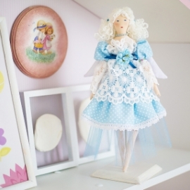 Ангелочек в небесно-голубом