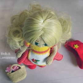Вязаная куколка крючком Красная шапочка, 28 см