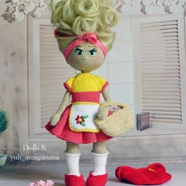 Вязаная куколка крючком Красная шапочка, 28 см