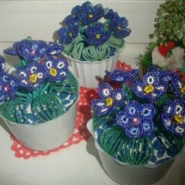 Фиалки из бисера