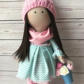 Весенняя девочка с цветами