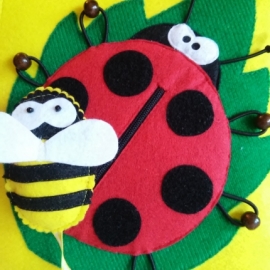 Развивающая книжка из фетра "Лисенок и веселая пчела"