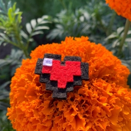 Фетровая брошь