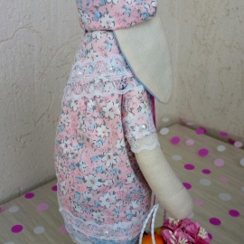 Крольчиха Ксюша с корзинкой