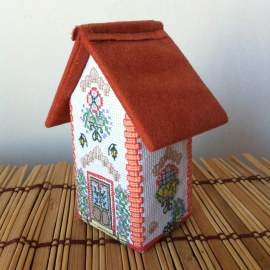 Объемная вышивка домик с ракушками