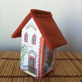 Объемная вышивка домик с ракушками