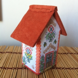 Объемная вышивка домик с ракушками