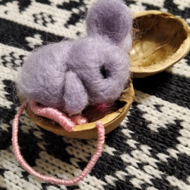 Мышонок - брошка