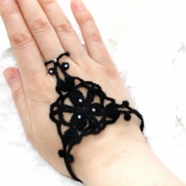 Украшение на руку "Ажурная страсть"