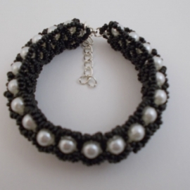 Браслет "Нюй-Йорк" плетеный из бусин и бисера