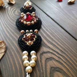 Браслет из бисера и кристаллов Сваровски