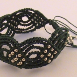Браслет "Галактика" зеленый, плетеный в технике макраме