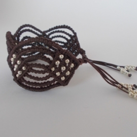 Браслет  "Галактика" коричневый плетеный в технике макраме