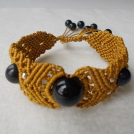 Браслет "Часики" бежевый плетеный в технике макраме