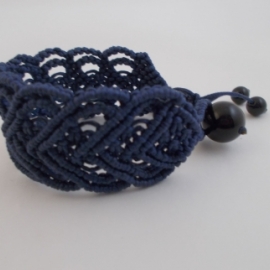 Браслет "Для любимой", синий, плетеный в технике макраме