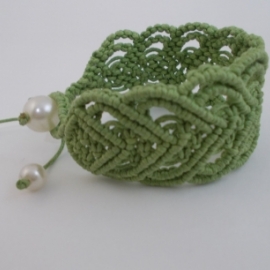 Браслет "Для любимой", зеленый, плетеный в технике макраме