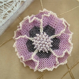 Брошь цветок из бисера.