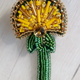 Брошь "Желтый одуванчик" из бисера.