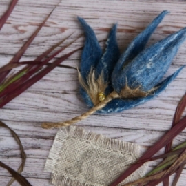 Брошь войлочная