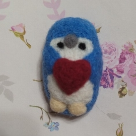 Шерстяная брошь "Пингвинчик"