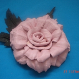 Брошь из натуральной кожи