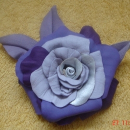 Брошь из натуральной кожи