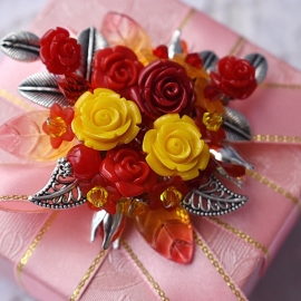 Брошь в технике авторского плетения "Маргарита"