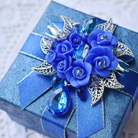 Брошь в технике авторского плетения "Вальс цветов"