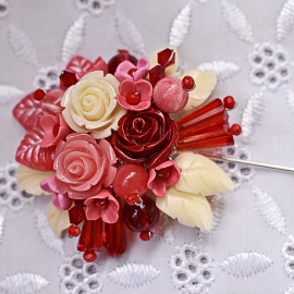 Брошь в технике авторского плетения "Коралловая"