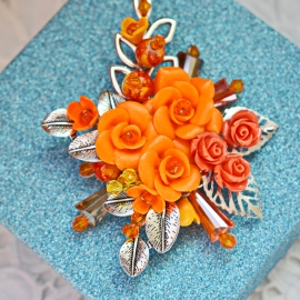 Брошь в технике авторского плетения "Оранжевая песенка"