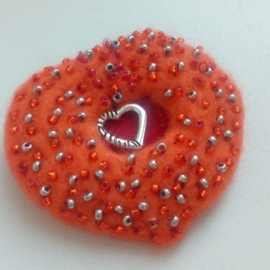 Брошь сердце