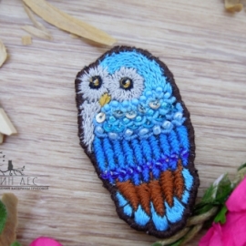 Вышитая брошь сова