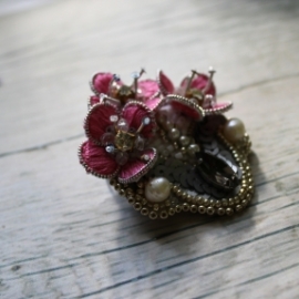 Брошь "Корзина с цветами"