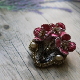 Брошь "Корзина с цветами"